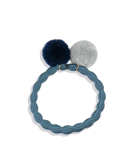 KKNEKKI POMPOM DUSTYBLUE W SILVER-NAVY