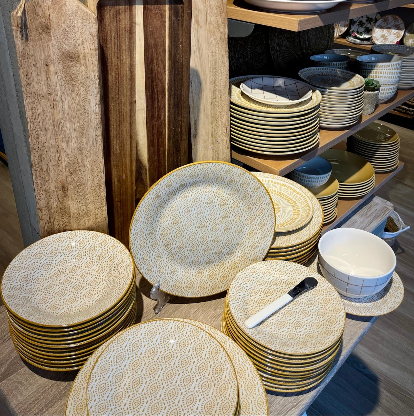 PLATOS PORCELANA MOSTAZA