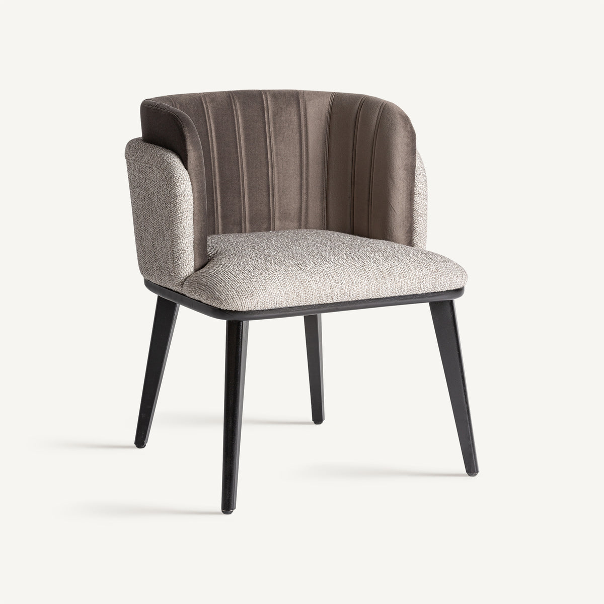 CHAISE LABEGE