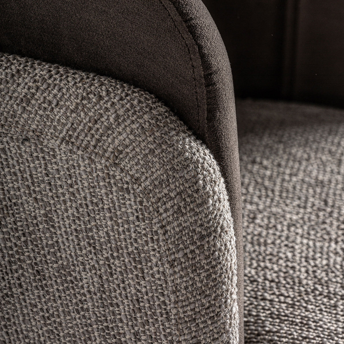 CHAISE LABEGE
